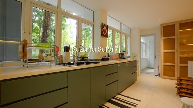 Hollandswood Court photo 3