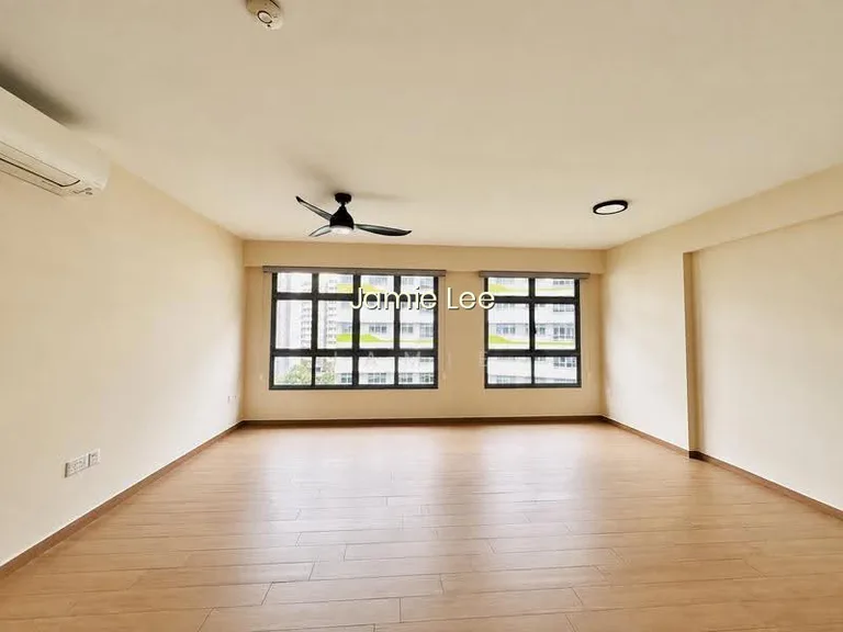 618B Tampines Street 61 image 1 of 10