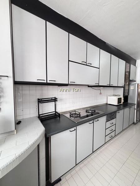 825 Tampines Street 81 photo 2