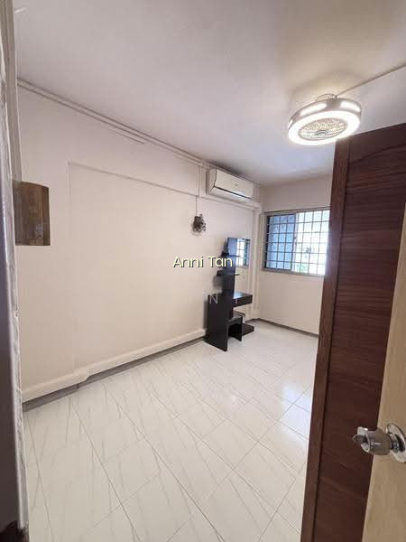 825 Tampines Street 81 photo 5