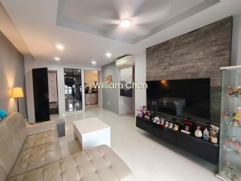 780E WOODLANDS CRESCENT image 1 of 10