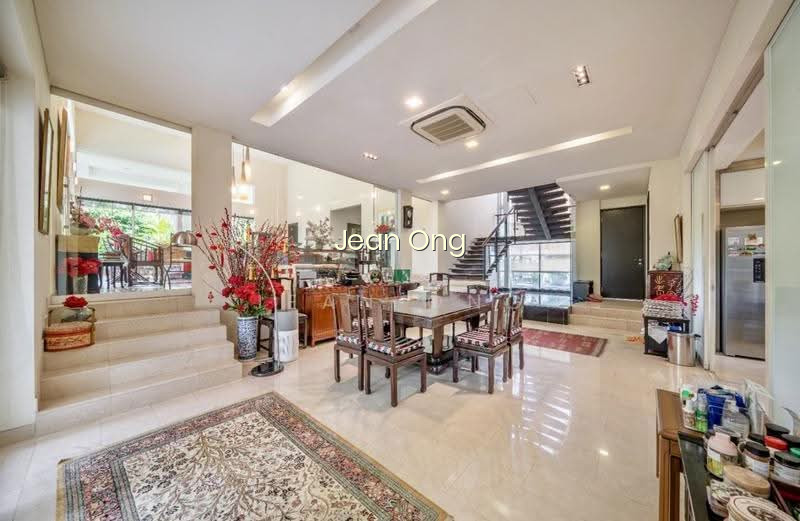D11 GOOD VALUE $$ BUNGALOW. SPRAWLING GROUND. WIDE FRONTAGE JEAN93571119 image 1 of 5