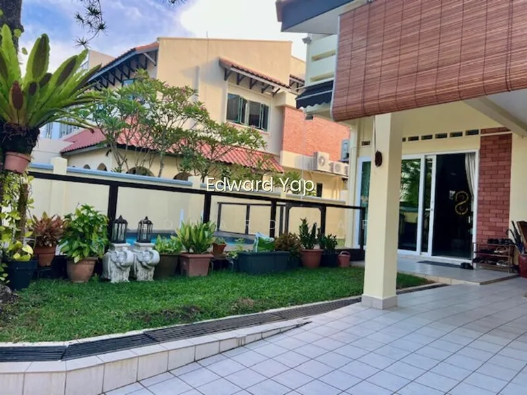 Duchess Ave - Semi-Detached House for Rent! image 1 of 10