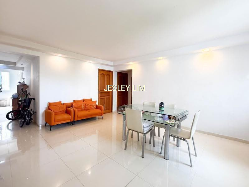 220 LORONG 8 TOA PAYOH image 1 of 10