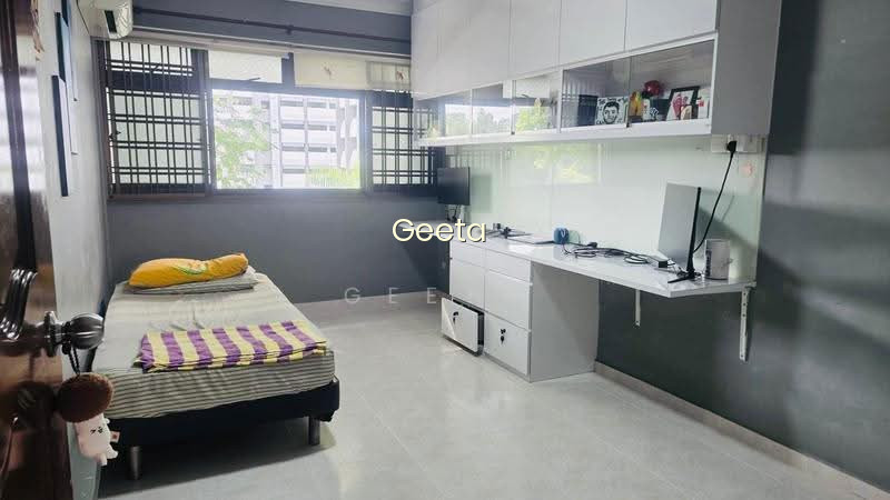 239 COMPASSVALE WALK photo 4