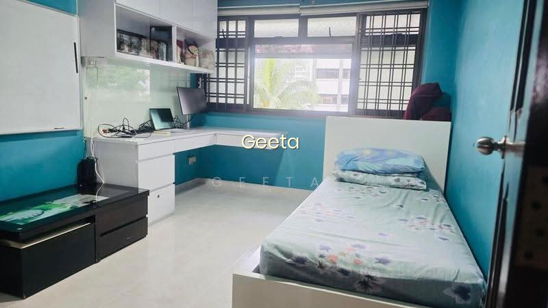239 COMPASSVALE WALK photo 5