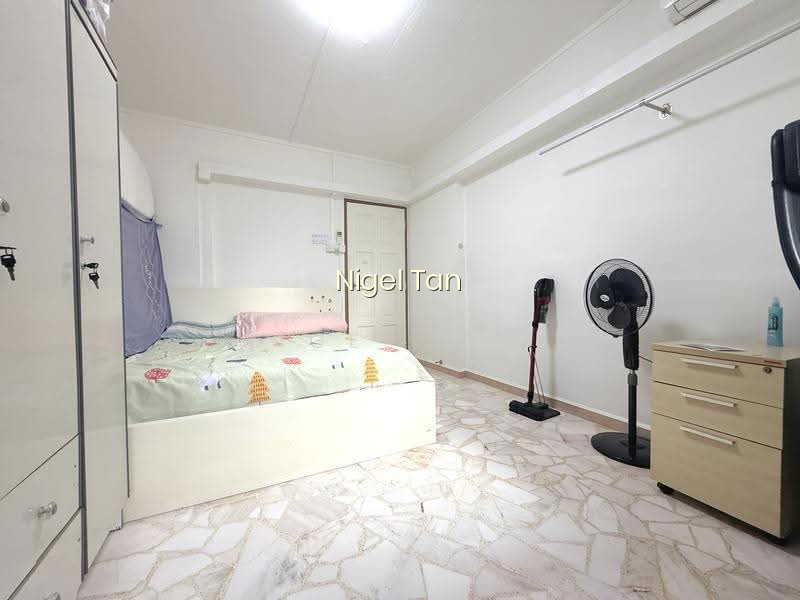545 JURONG WEST STREET 42 photo 3