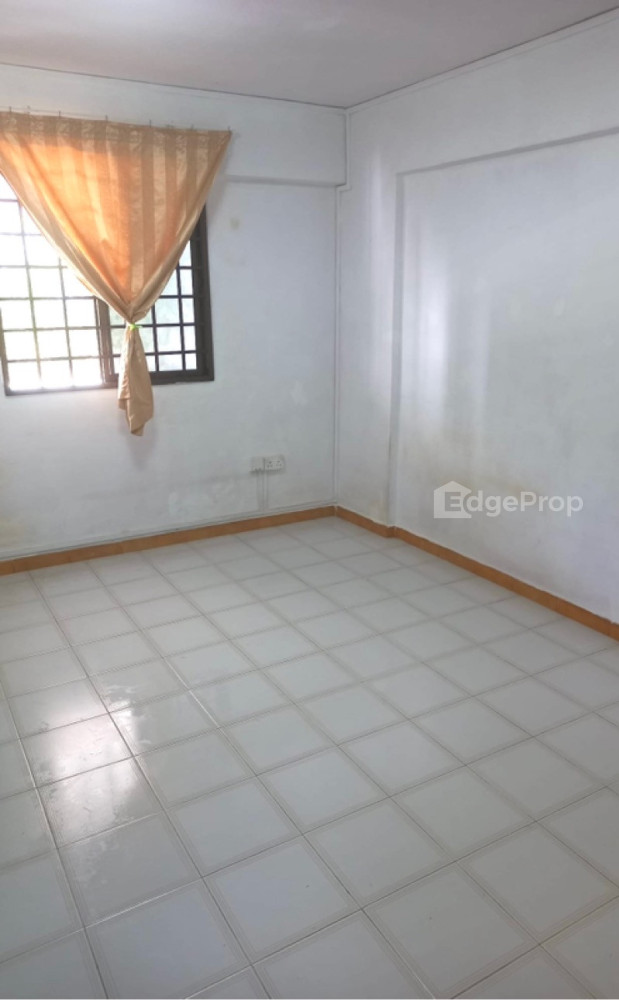 803 TAMPINES AVENUE 4 image 1 of 3