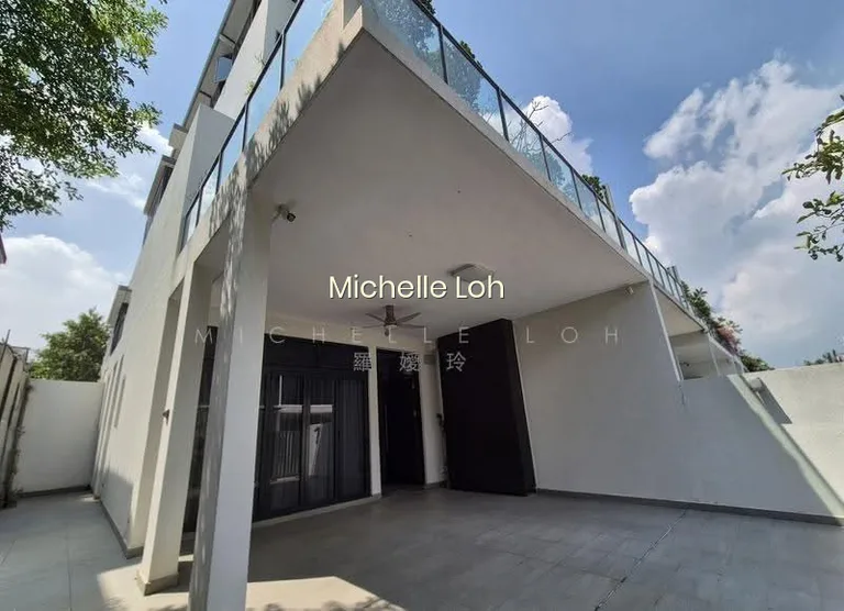 Luxus Hills | the Estate image 1 of 7