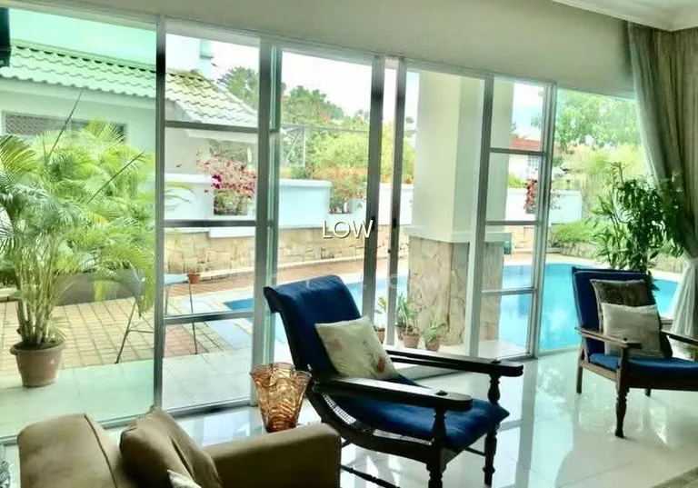 2 Storey Plus Attic Detached With Lush Green Landscape, Gorgeous Pool for Sale image 1 of 4