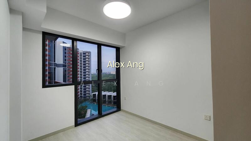 RIVERFRONT RESIDENCES photo 5