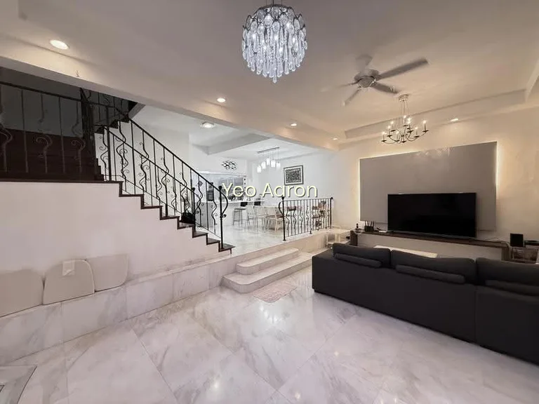 C.h.e.a.p 2 Storey Inter Terrace for Sale Pasir Ris Beach Park image 1 of 10