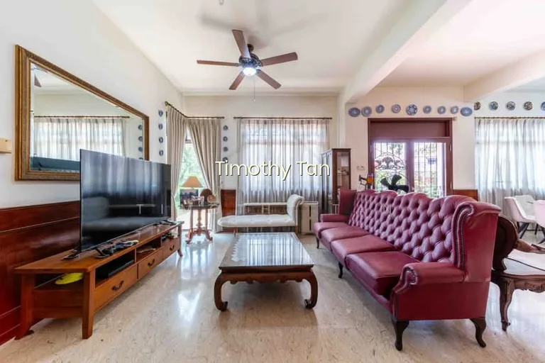 Bungalow Mins Walk to the Beach. Rare Detached in Riverina Estate! image 1 of 10