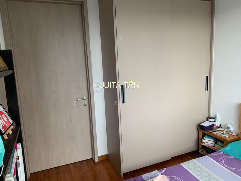 J GATEWAY photo 3