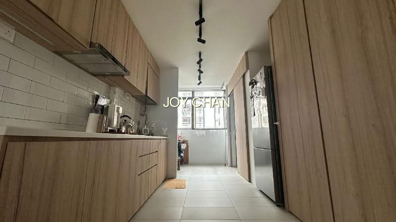 305 SERANGOON AVENUE 2 photo 4