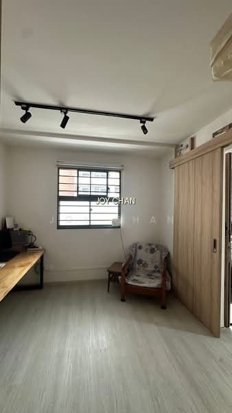 305 SERANGOON AVENUE 2 photo 5
