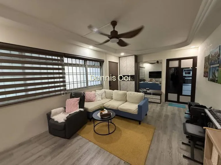 477 Sembawang Drive image 1 of 10