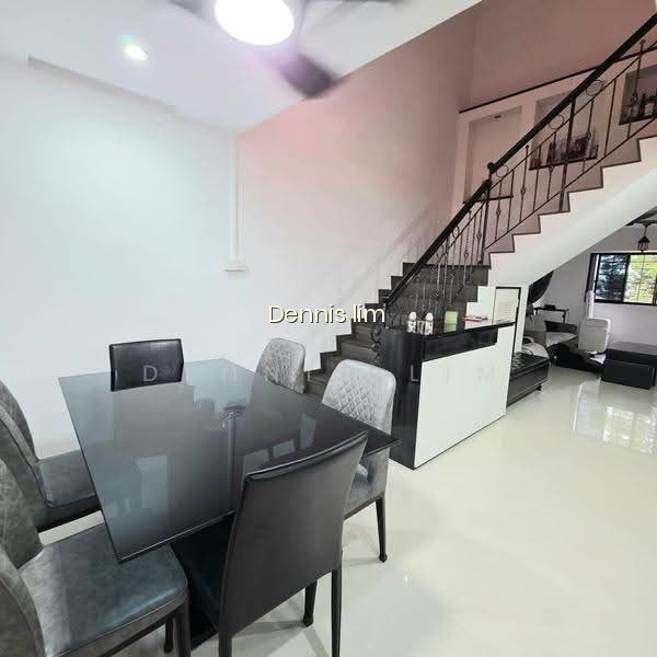 636 WOODLANDS RING ROAD photo 4