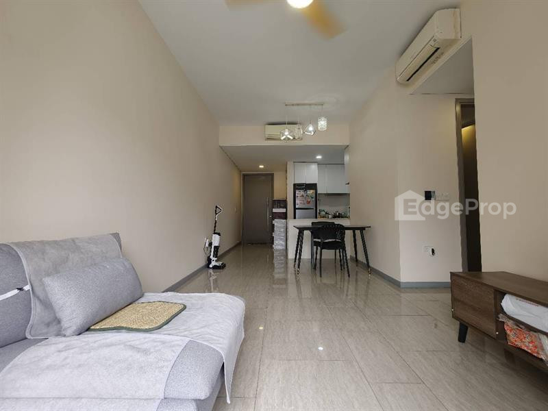 STRATUM photo 3