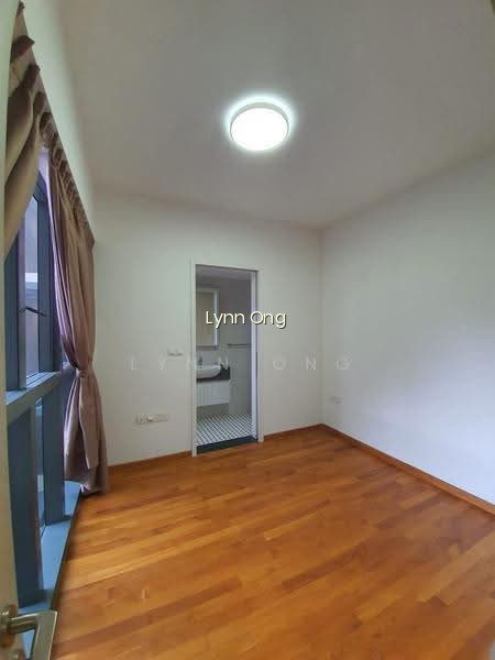 SOPHIA HILLS photo 4