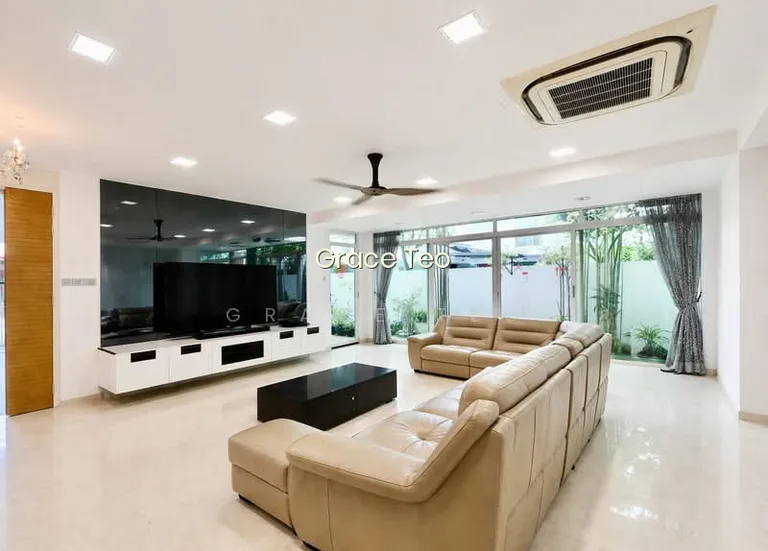 ? Renovated Corner Semi-D@thomson Park! 1KM to Ai Tong & Catholic High!near Upp Thomson Mrt! ? image 1 of 10