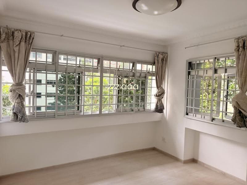 572 PASIR RIS STREET 53 photo 3