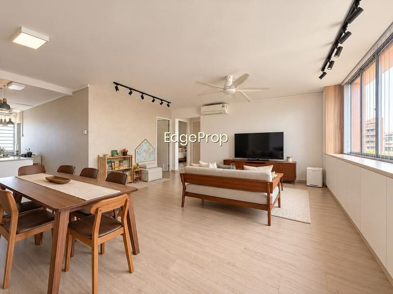 611 HOUGANG AVENUE 8 image 1 of 8