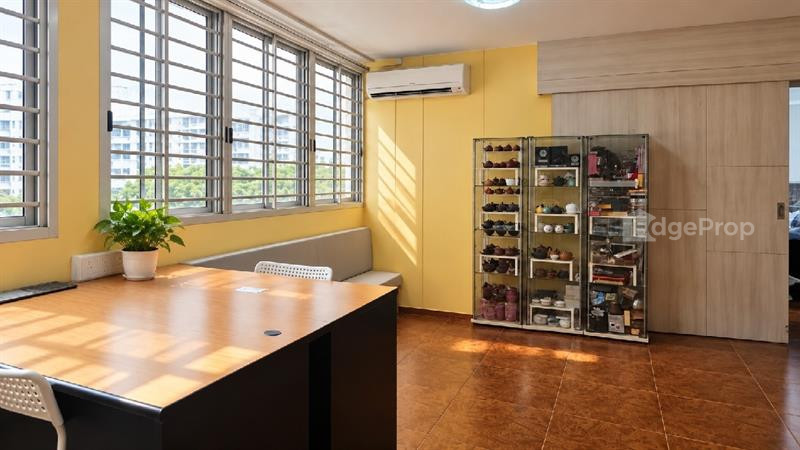 923 HOUGANG AVENUE 9 image 1 of 7