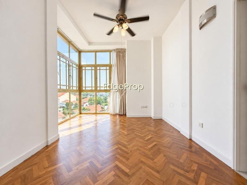Orange Regency photo 2