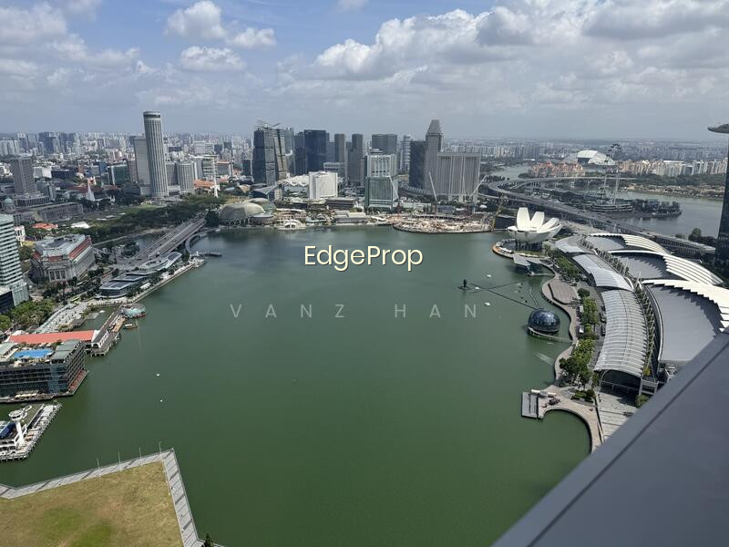 MARINA BAY RESIDENCES photo 2