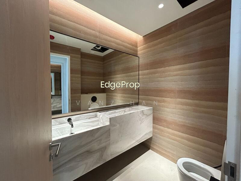 MARINA BAY RESIDENCES photo 4