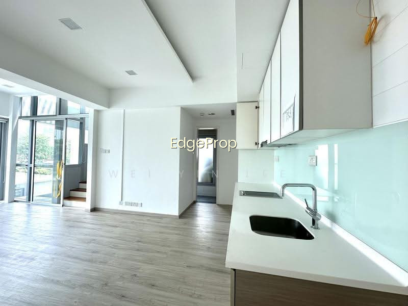 Regency Suites photo 4