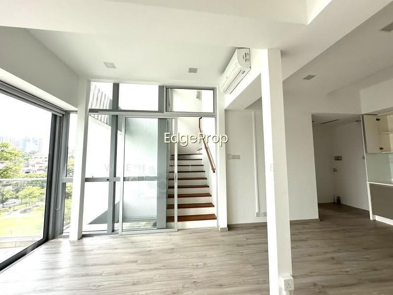 Regency Suites photo 6