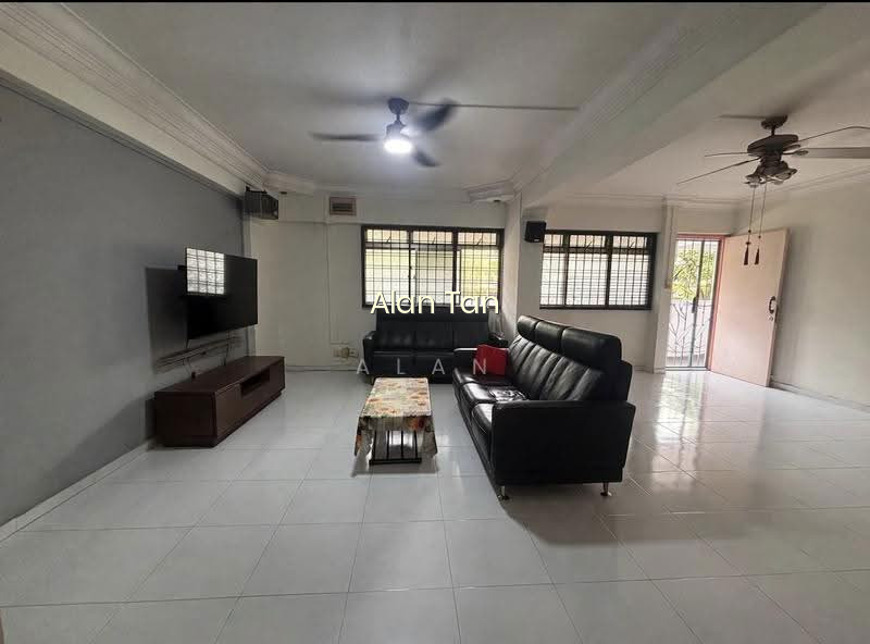 359 TAMPINES STREET 34 image 1 of 10