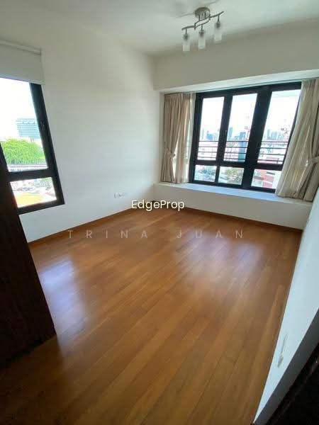 368 Thomson photo 4