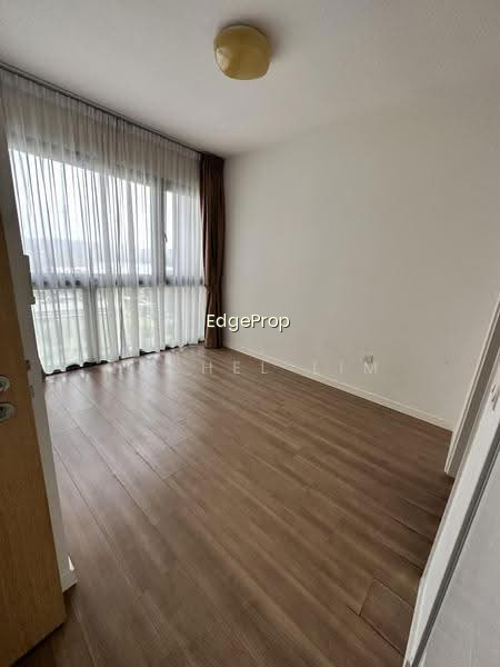 THE LAKEFRONT RESIDENCES photo 6