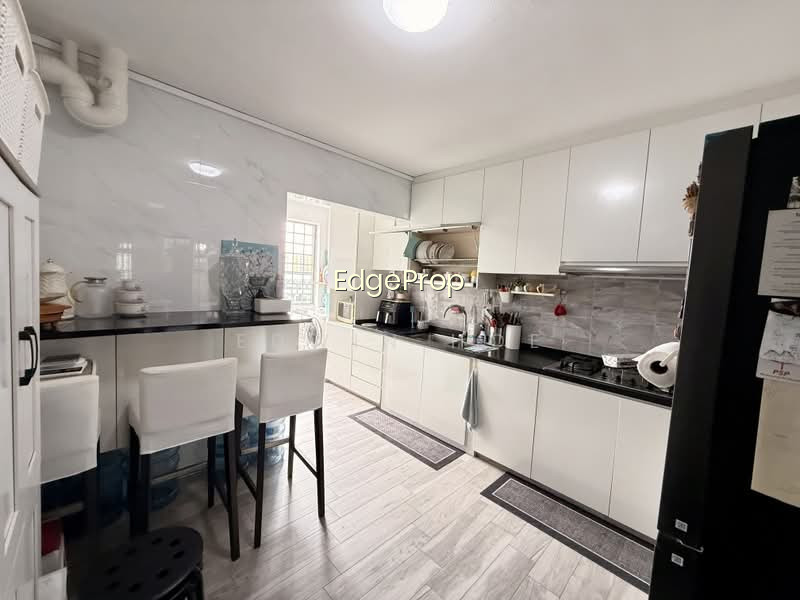 734 JURONG WEST STREET 73 photo 3
