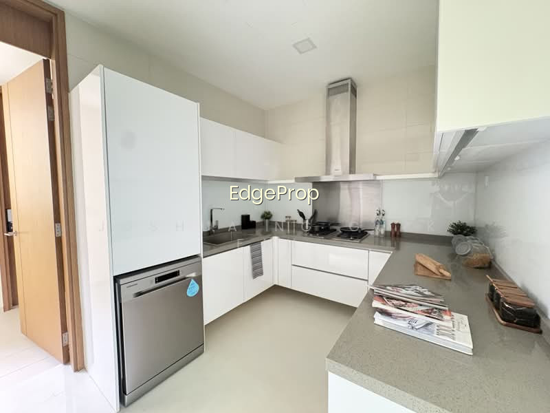 RESIDENCES @ EMERALD HILL photo 6
