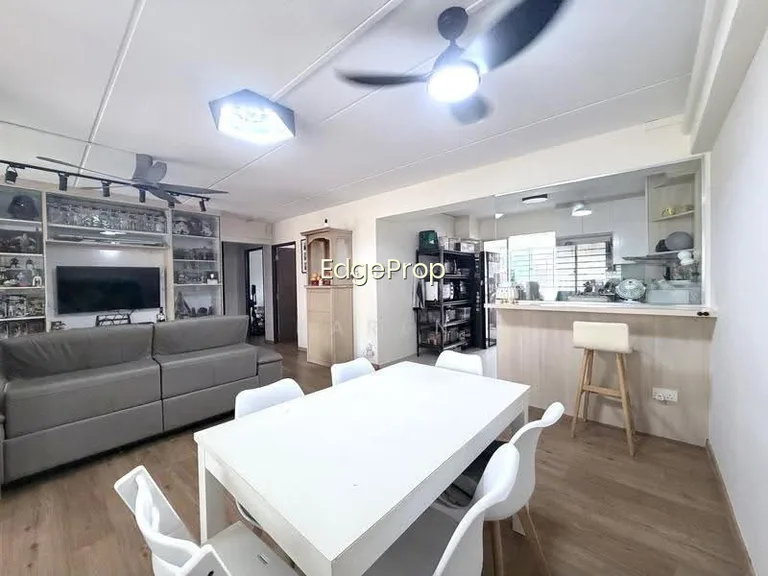 742 Tampines Street 72 image 1 of 10