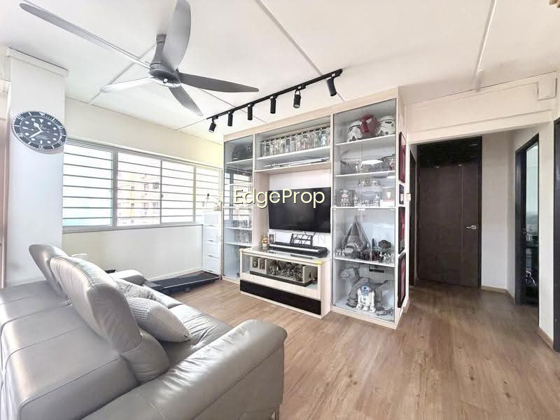 742 TAMPINES STREET 72 photo 2