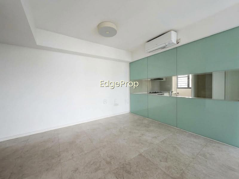 THE LAKEFRONT RESIDENCES photo 6