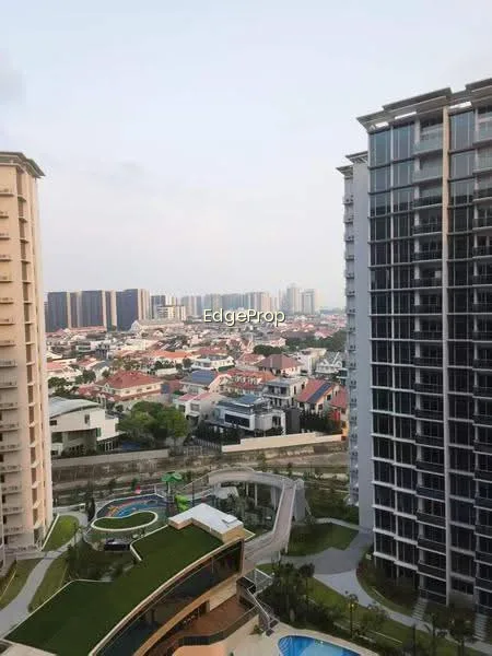 Grand Dunman image 1 of 10