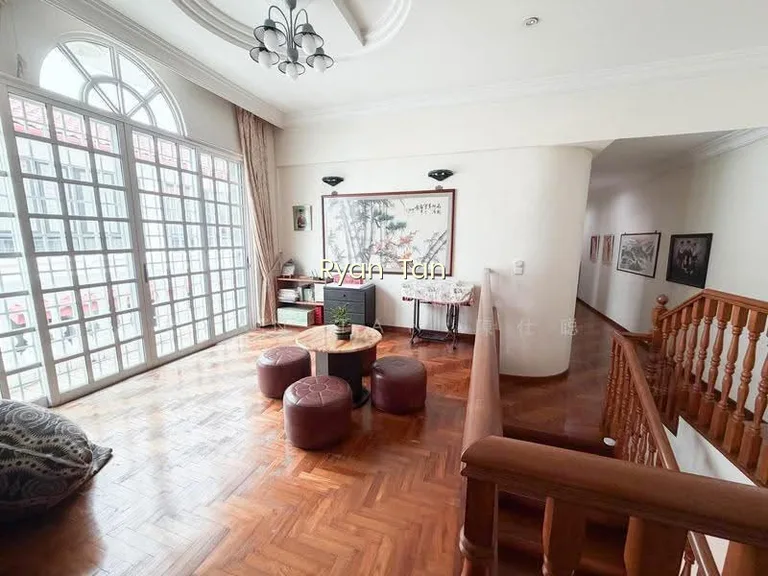 Freehold Corner Terrace Landed | Serangoon Garden image 1 of 10
