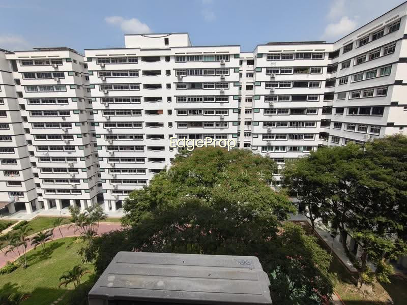 496D TAMPINES AVENUE 9 photo 4