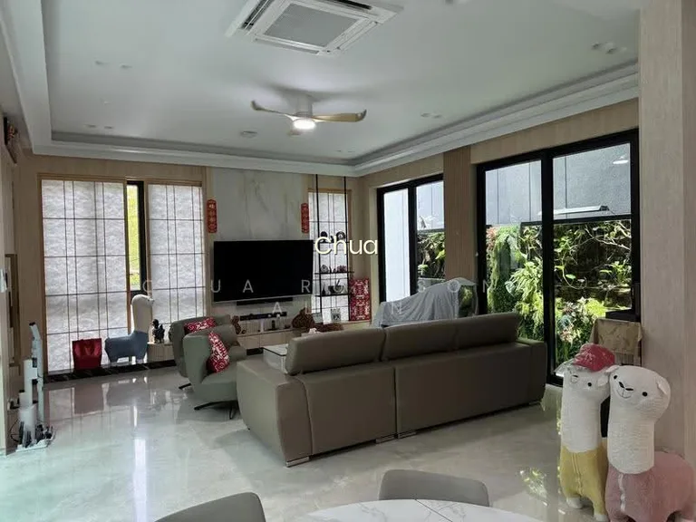 Landed Semi-Detached House image 1 of 10