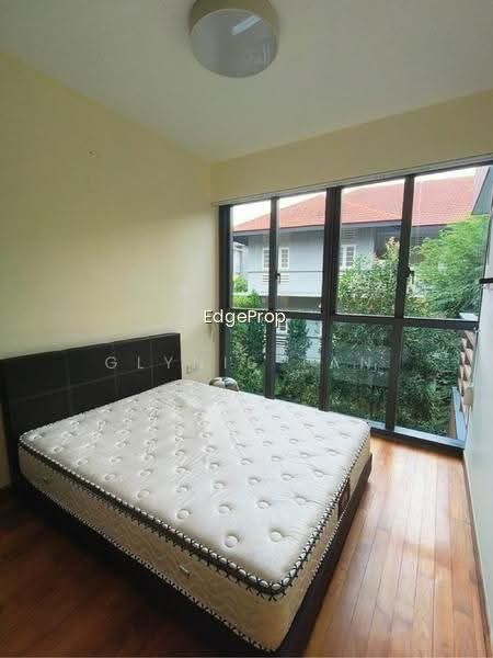 SOPHIA HILLS photo 3