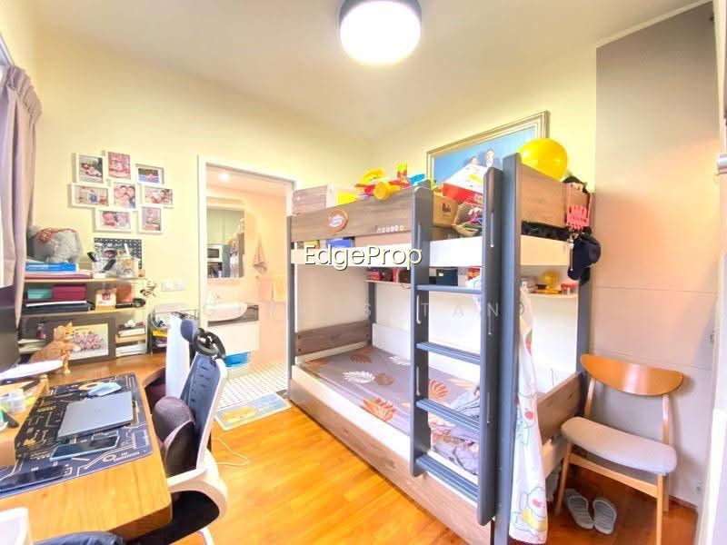 SOPHIA HILLS photo 5