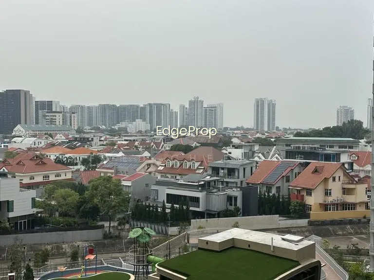 Grand Dunman image 1 of 10