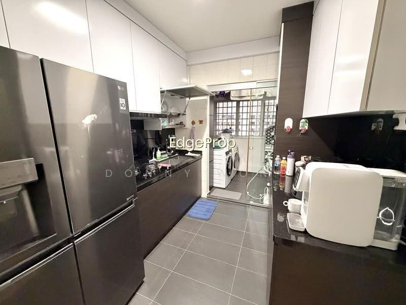 335 SEMBAWANG CLOSE photo 4