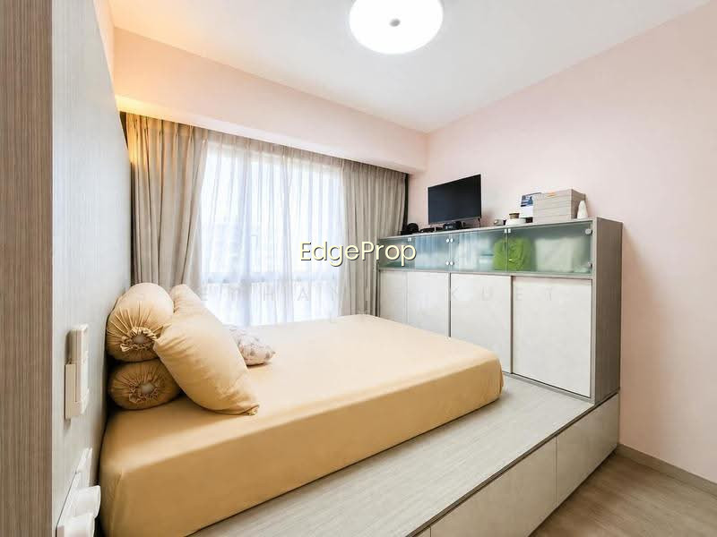 RIVERFRONT RESIDENCES photo 5